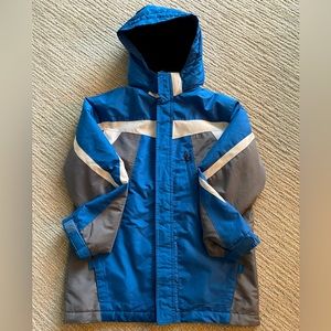 Excellent condition outer shell w/Detachable hood. Velcro pockets. Spring/fall